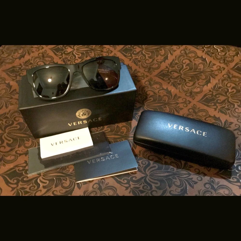 🆕 VERSACE Authentic Sunglasses Brand New Black